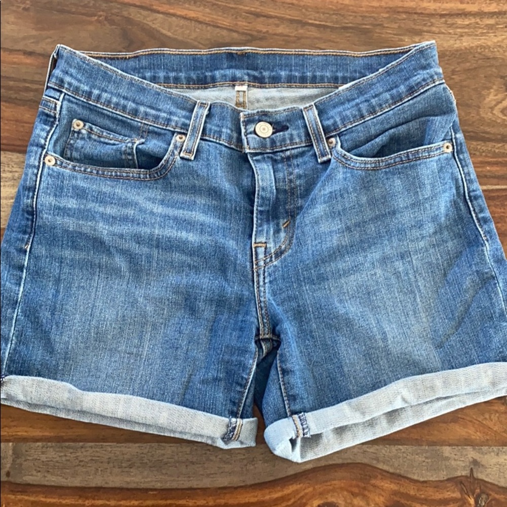 Dark blue Levi’s jean shorts.
